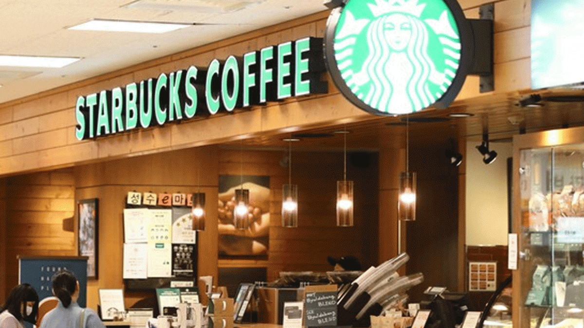 스타벅스, “라떼 한 잔에 만 원?” 고객 불만에 무너지다!